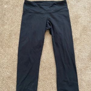Lululemon Cropped Capris Leggings in Black